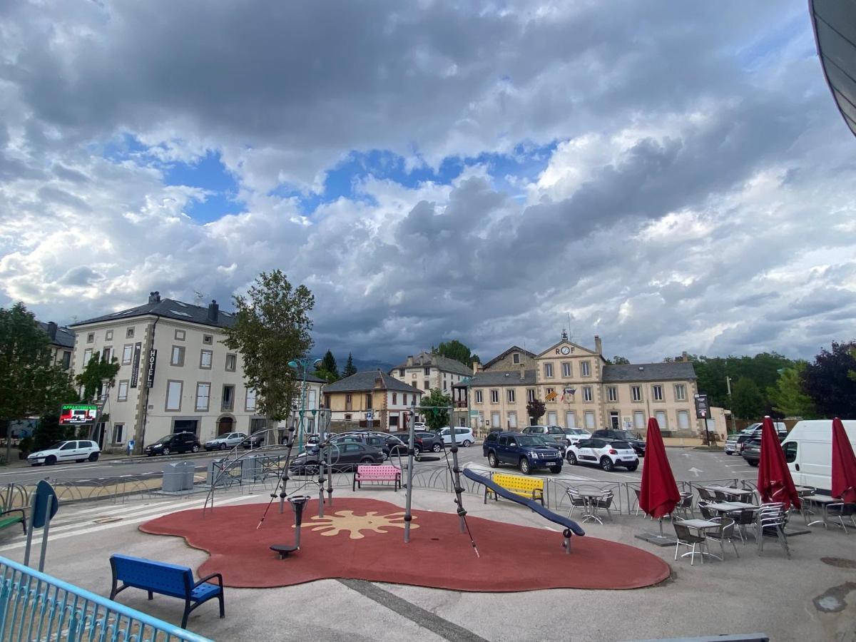 Loft De La Place Bourg-Madame Bagian luar foto